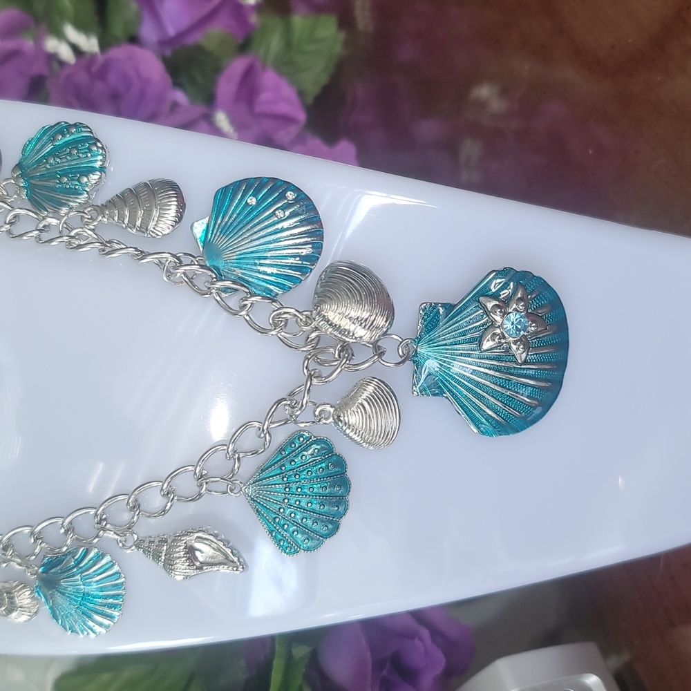 (NWT) Artisanal Blue & Silver Shell Design Crystal Accent Necklace Set.Y - Picture 2 of 6